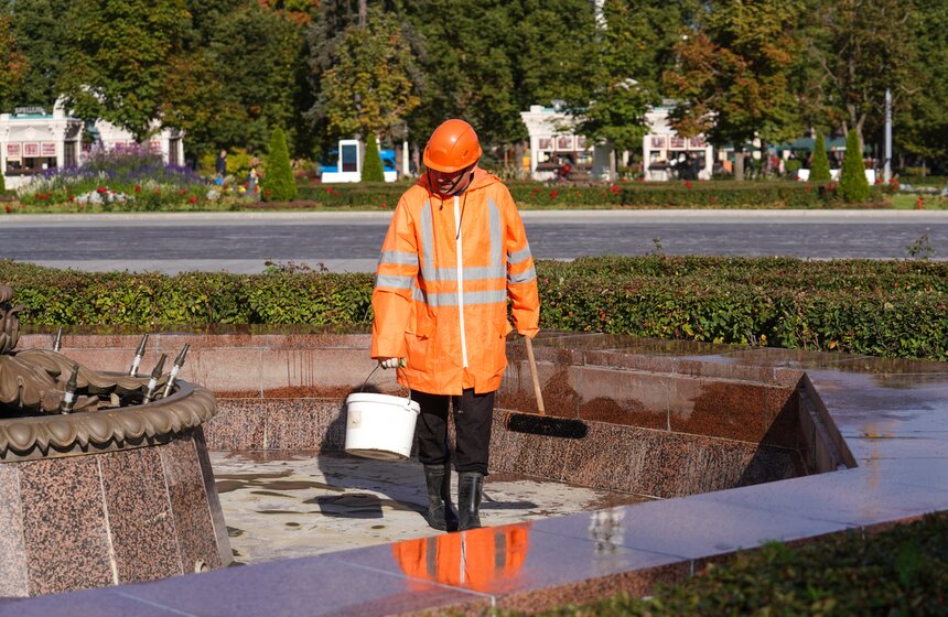 Сезон работы фонтанов завершился в Москве 7 фото