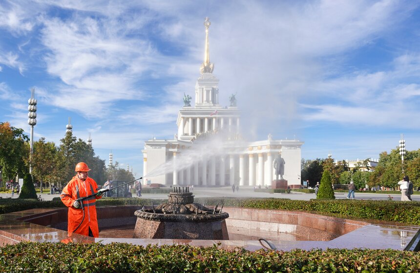 Сезон работы фонтанов завершился в Москве 20 фото