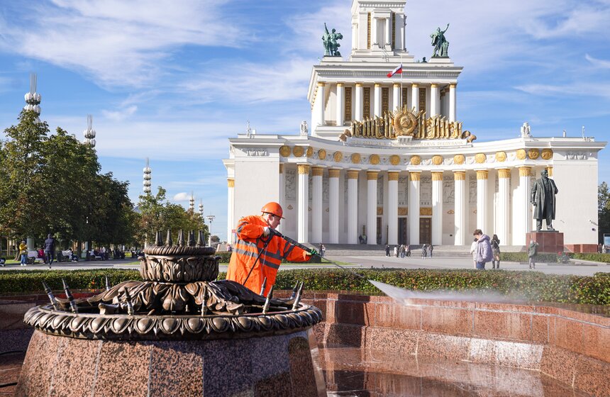 Сезон работы фонтанов завершился в Москве 2 фото