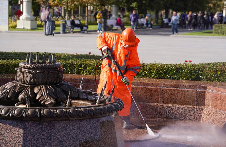 Сезон работы фонтанов завершился в Москве 5 фото