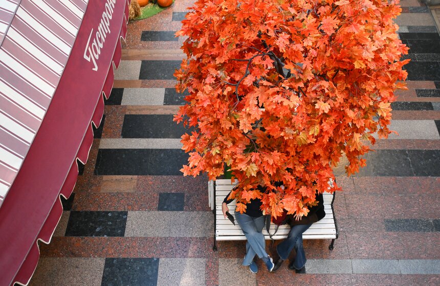 Осенние декорации украсили ГУМ 16 фото