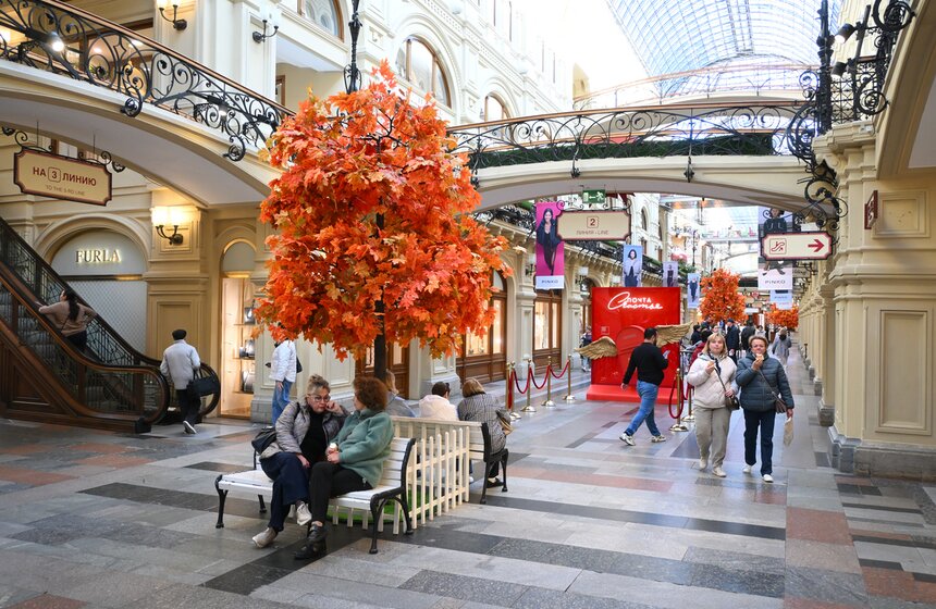 Осенние декорации украсили ГУМ 9 фото
