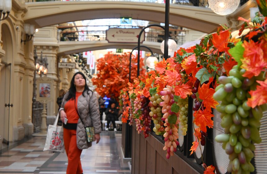 Осенние декорации украсили ГУМ 17 фото