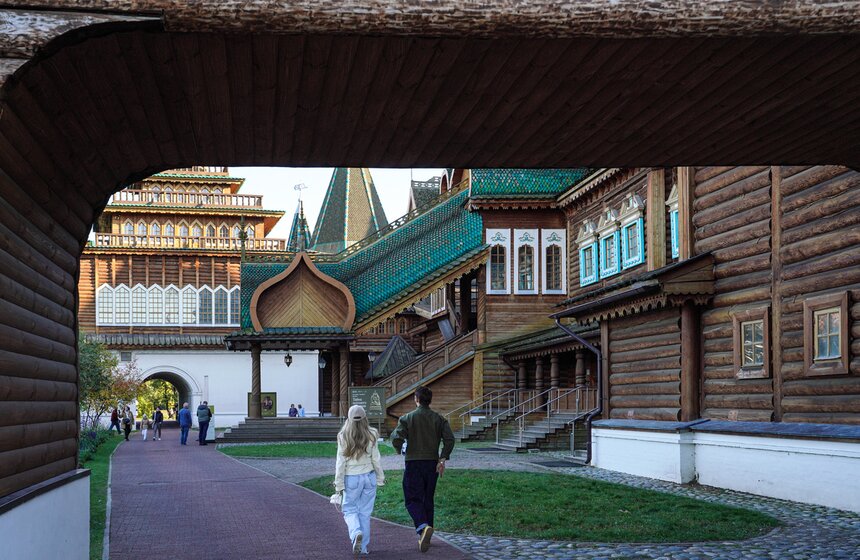 Выставка "Тайна идущего времени" открылась в музее-заповеднике "Коломенское" 2 фото