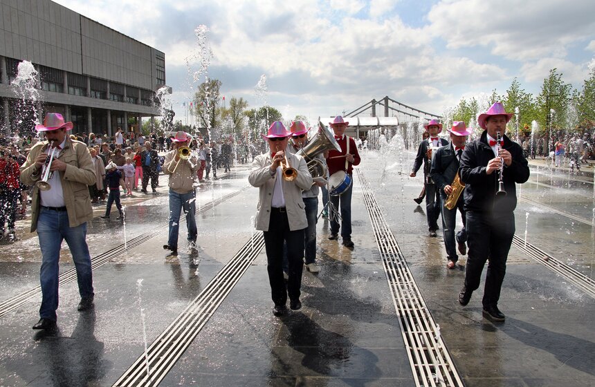 В столице прошел Международный фестиваль шагающих оркестров 6 фото