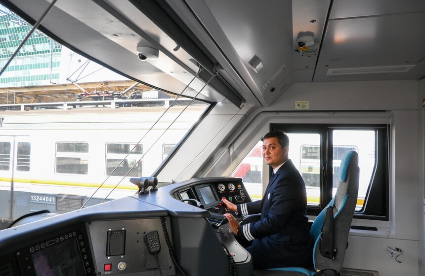 Сотую "Иволгу 4.0" в черном цвете запустили на МЦД-4 13 фото