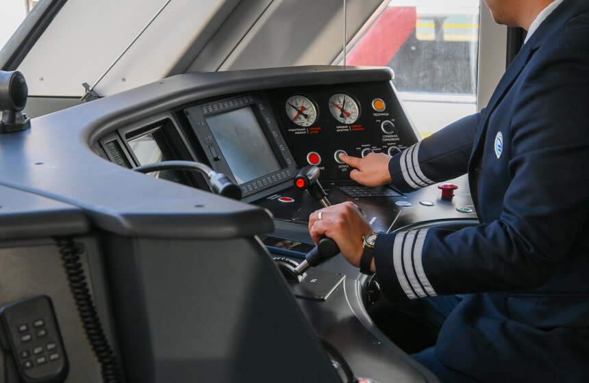 Сотую "Иволгу 4.0" в черном цвете запустили на МЦД-4 12 фото