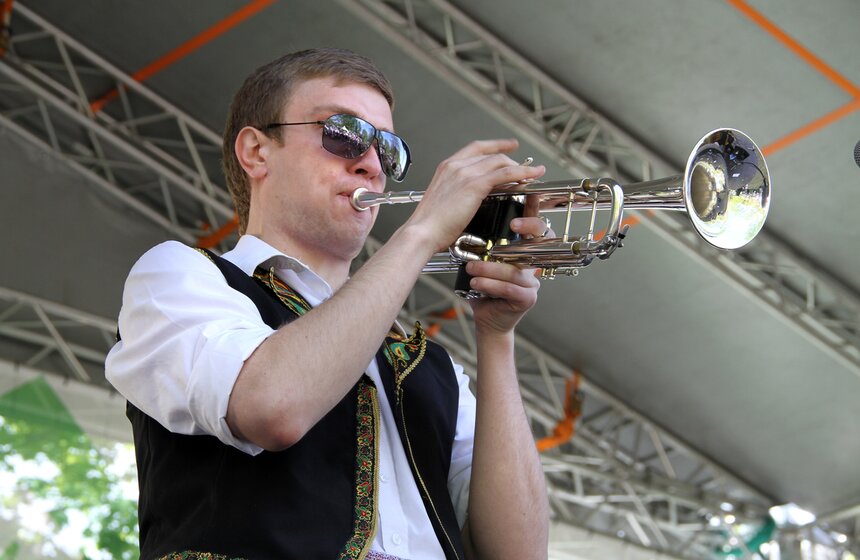 В столице прошел Международный фестиваль шагающих оркестров 10 фото