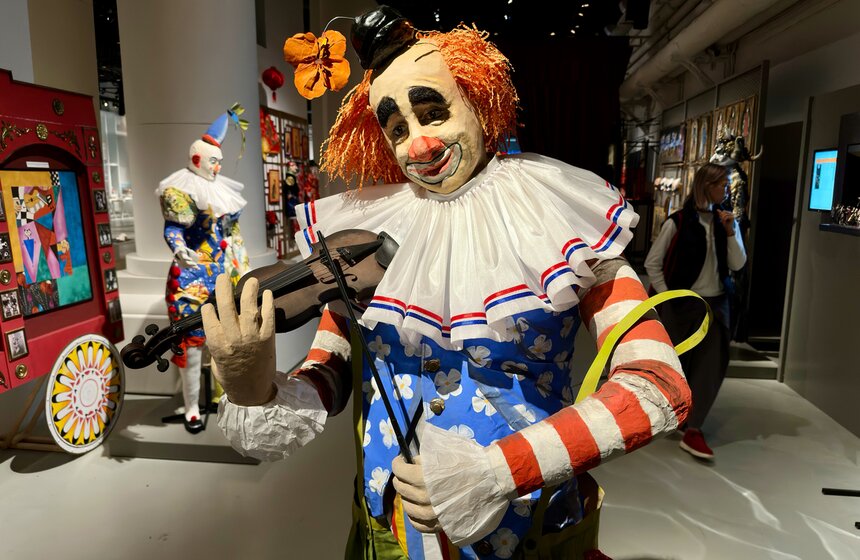 Выставка "Выпуск'25" заработала в "Паркинг Галерее" 12 фото