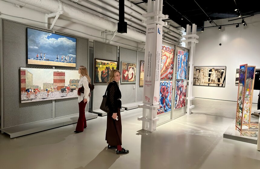 Выставка "Выпуск'25" заработала в "Паркинг Галерее" 3 фото