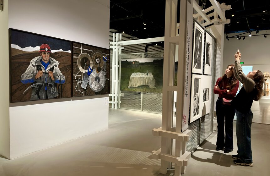 Выставка "Выпуск'25" заработала в "Паркинг Галерее" 24 фото