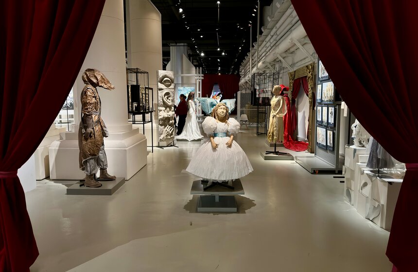 Выставка "Выпуск'25" заработала в "Паркинг Галерее" 25 фото