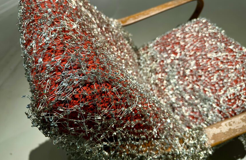 Выставка "Выпуск'25" заработала в "Паркинг Галерее" 16 фото