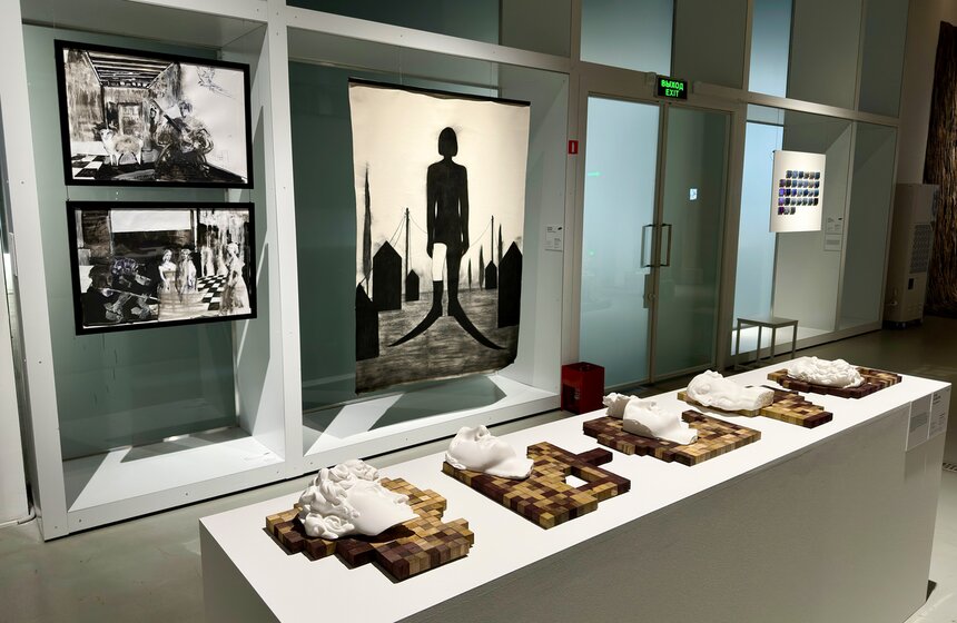 Выставка "Выпуск'25" заработала в "Паркинг Галерее" 17 фото