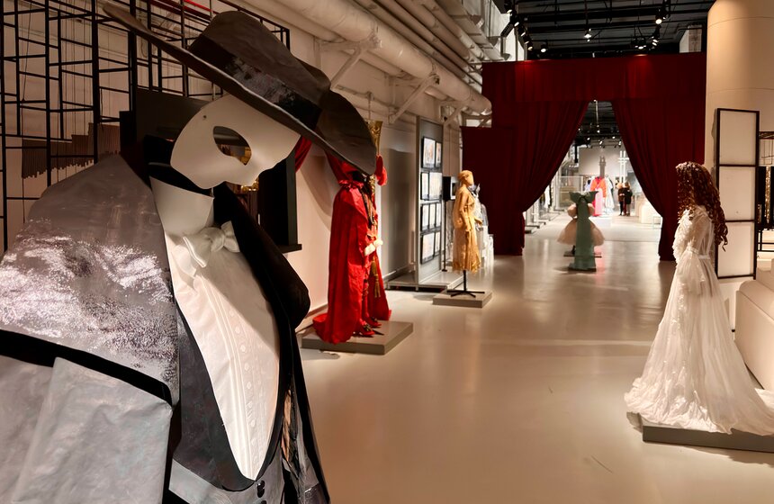 Выставка "Выпуск'25" заработала в "Паркинг Галерее" 8 фото