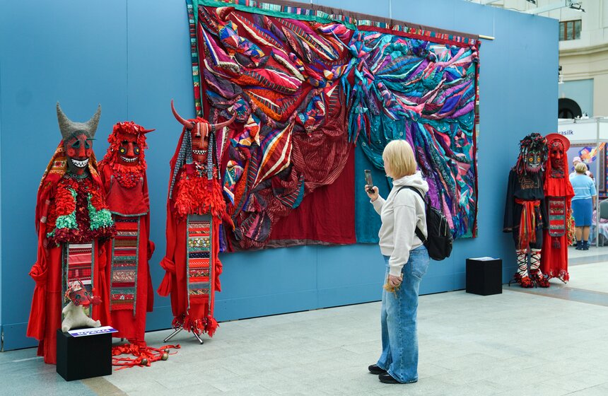 В Гостином Дворе в Москве открылась выставка "Искусство куклы" 21 фото