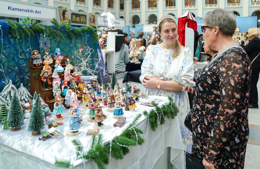 В Гостином Дворе в Москве открылась выставка "Искусство куклы" 26 фото