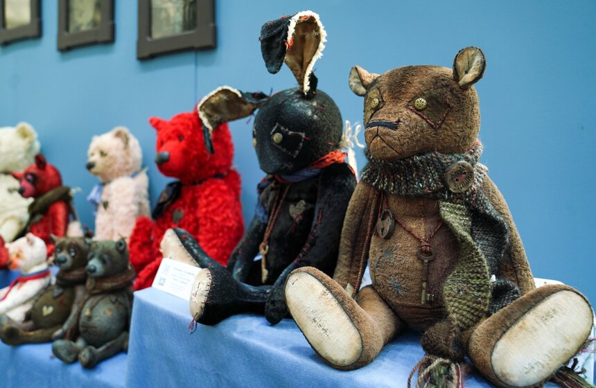 В Гостином Дворе в Москве открылась выставка "Искусство куклы" 37 фото