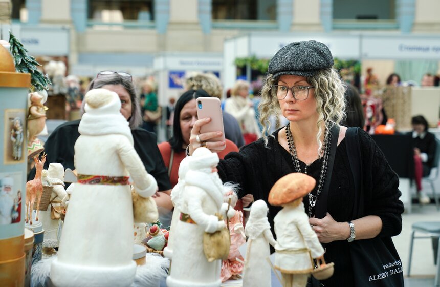 В Гостином Дворе в Москве открылась выставка "Искусство куклы" 24 фото