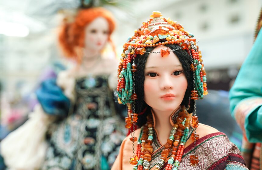 В Гостином Дворе в Москве открылась выставка "Искусство куклы" 27 фото