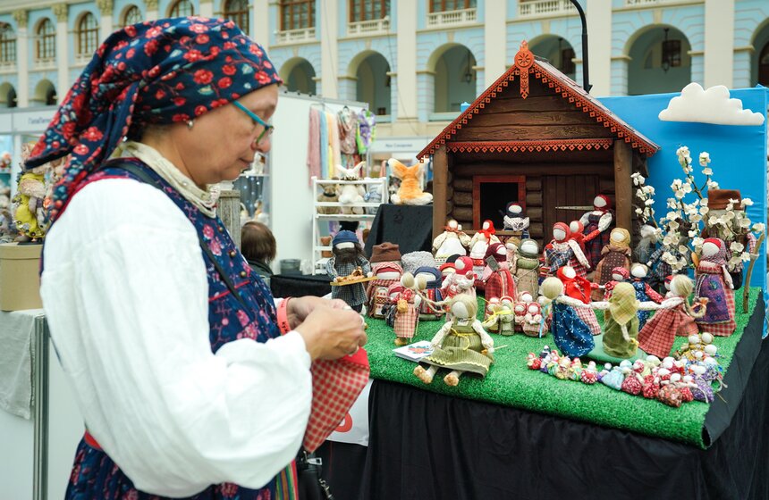 В Гостином Дворе в Москве открылась выставка "Искусство куклы" 7 фото