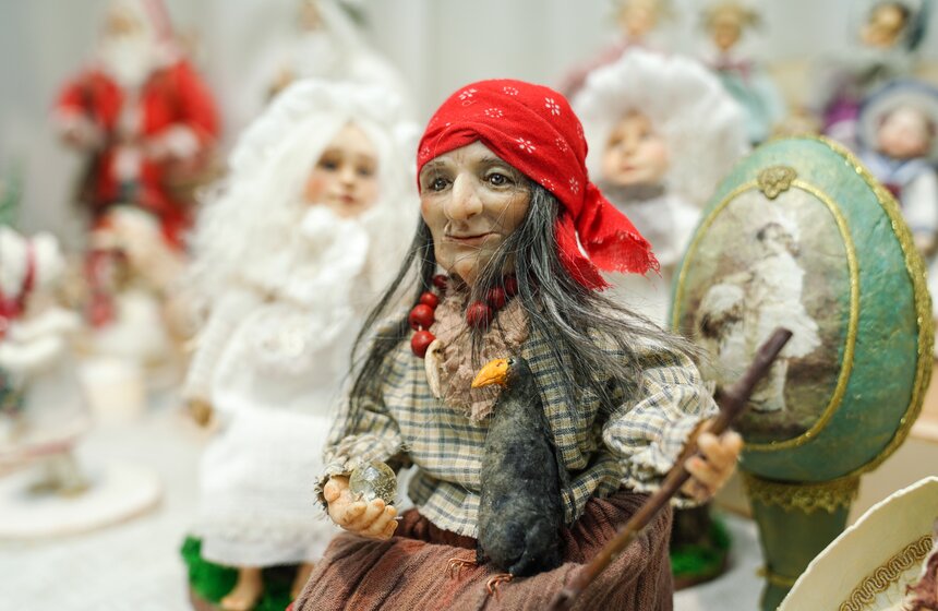 В Гостином Дворе в Москве открылась выставка "Искусство куклы" 9 фото