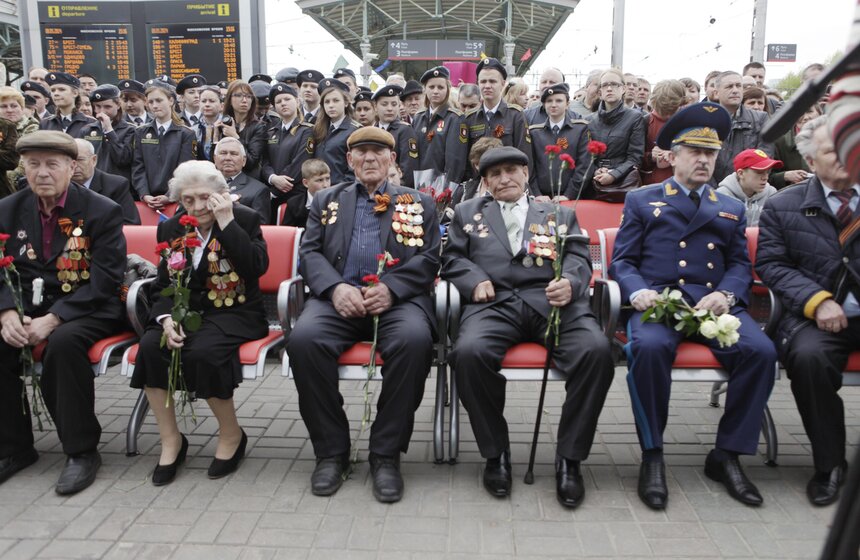 На Белорусском вокзале открыли памятник "Прощание славянки" 9 фото