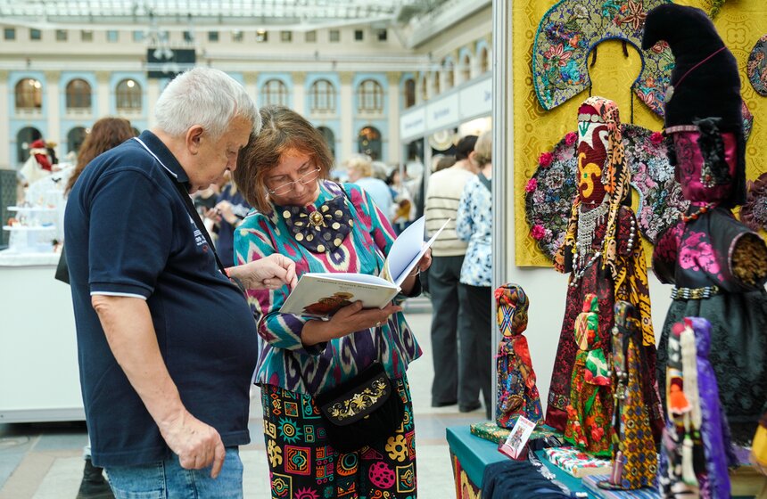 В Гостином Дворе в Москве открылась выставка "Искусство куклы" 20 фото