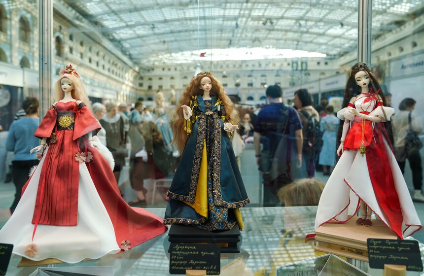 В Гостином Дворе в Москве открылась выставка "Искусство куклы" 40 фото