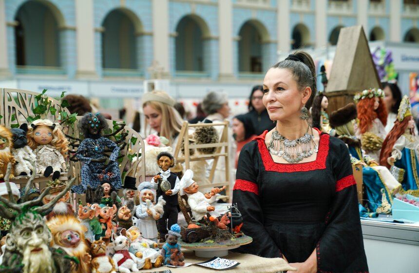 В Гостином Дворе в Москве открылась выставка "Искусство куклы" 22 фото