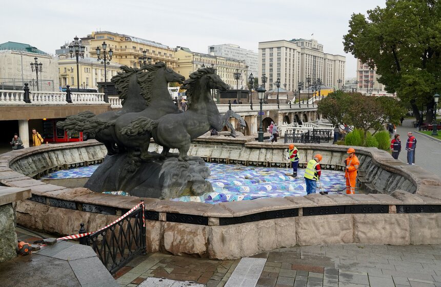 Фонтан "Гейзер" на Манежной площади в Москве подготовили к зимнему сезону 1 фото