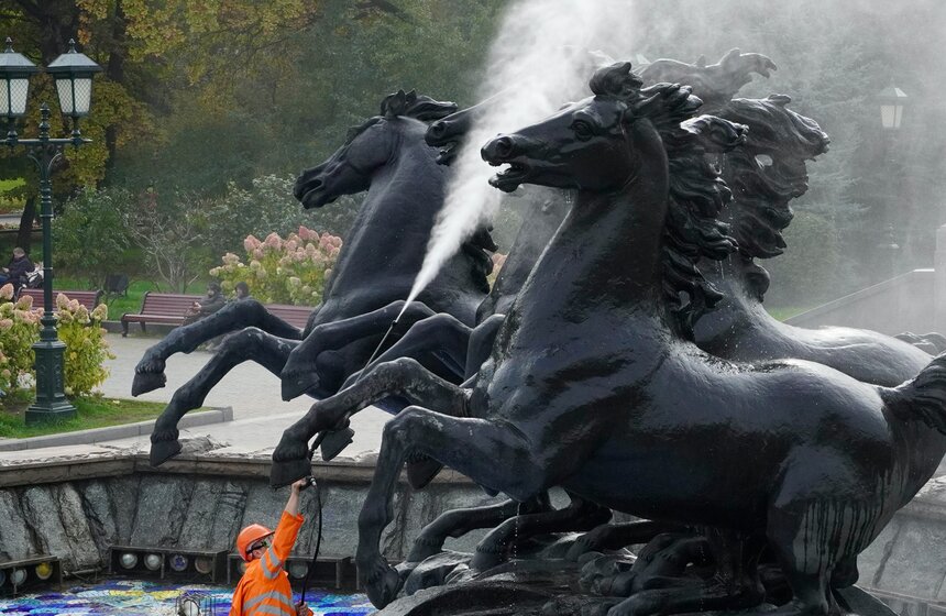 Фонтан "Гейзер" на Манежной площади в Москве подготовили к зимнему сезону 14 фото
