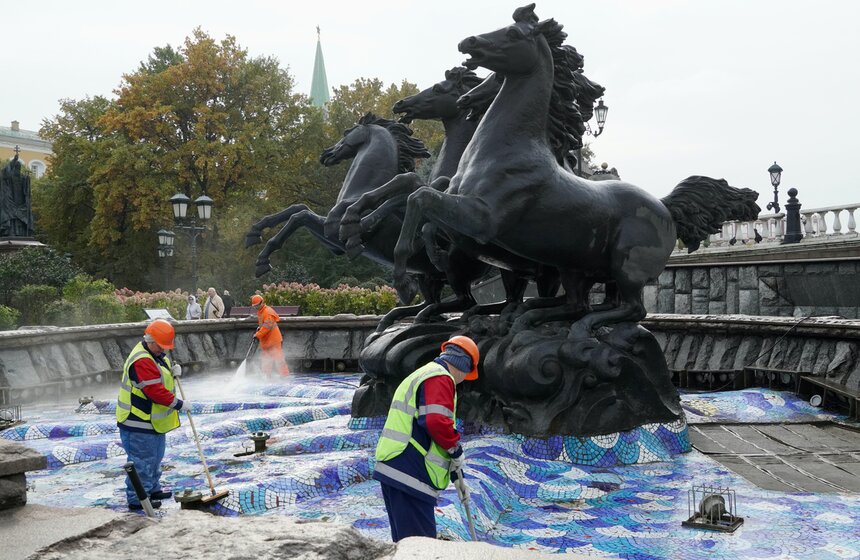 Фонтан "Гейзер" на Манежной площади в Москве подготовили к зимнему сезону 10 фото