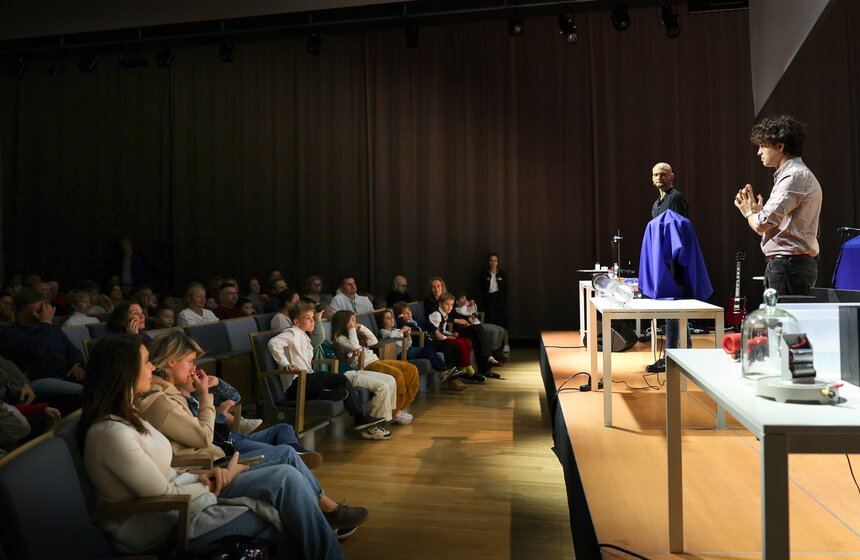 Шоу проекта Wow! How? прошло в концертном зале "Зарядье" 3 фото