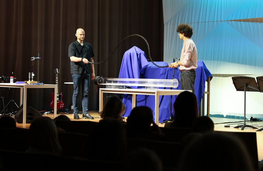 Шоу проекта Wow! How? прошло в концертном зале "Зарядье" 4 фото