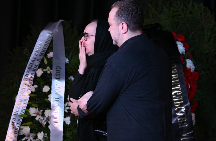 Артиста Всеволода Шиловского похоронили на Троекуровском кладбище 8 фото