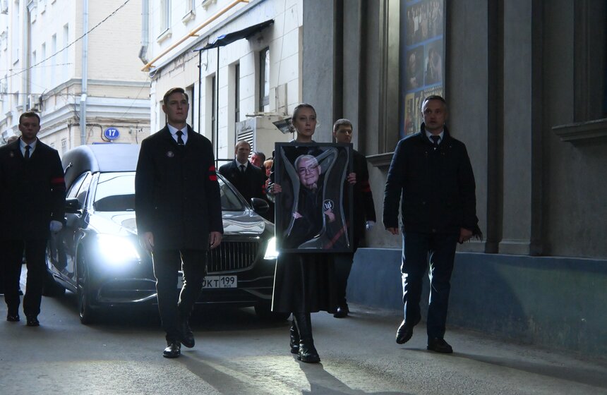 Артиста Всеволода Шиловского похоронили на Троекуровском кладбище 38 фото