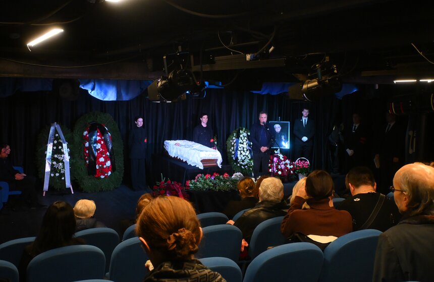 Артиста Всеволода Шиловского похоронили на Троекуровском кладбище 5 фото