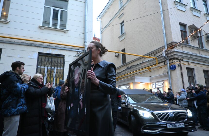 Артиста Всеволода Шиловского похоронили на Троекуровском кладбище 37 фото