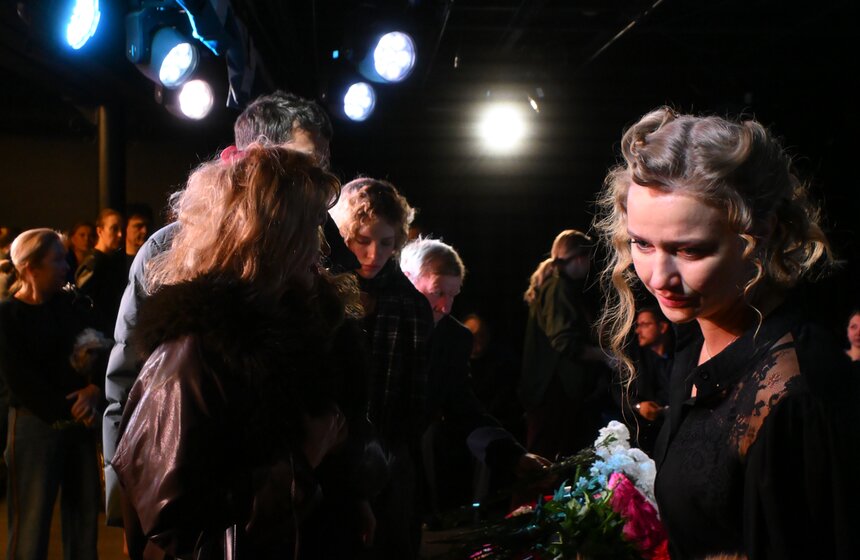 Артиста Всеволода Шиловского похоронили на Троекуровском кладбище 35 фото