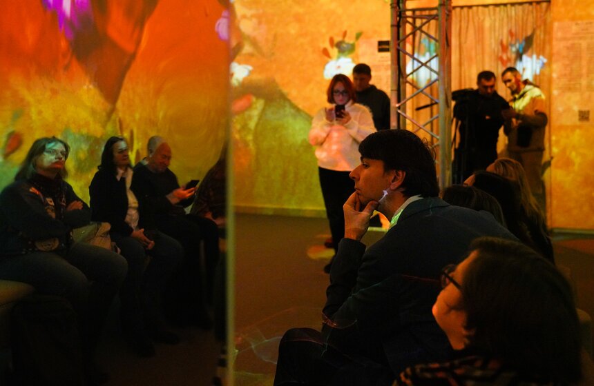 Мультимедийная выставка "Быть Ван Гогом" открылась на ВДНХ 7 фото