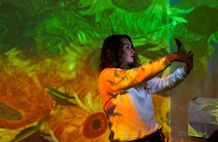 Мультимедийная выставка "Быть Ван Гогом" открылась на ВДНХ 19 фото