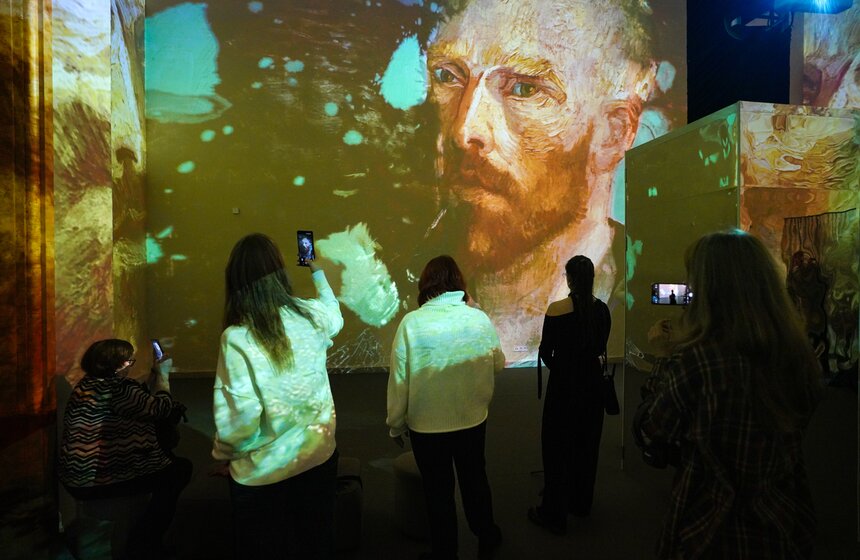 Мультимедийная выставка "Быть Ван Гогом" открылась на ВДНХ 10 фото
