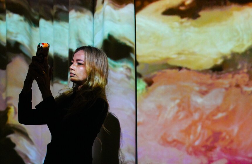 Мультимедийная выставка "Быть Ван Гогом" открылась на ВДНХ 4 фото