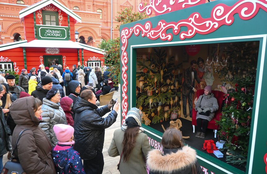 Две интерактивные зоны открылись на Манежной площади в рамках фестиваля "Усадьбы Москвы" 6 фото