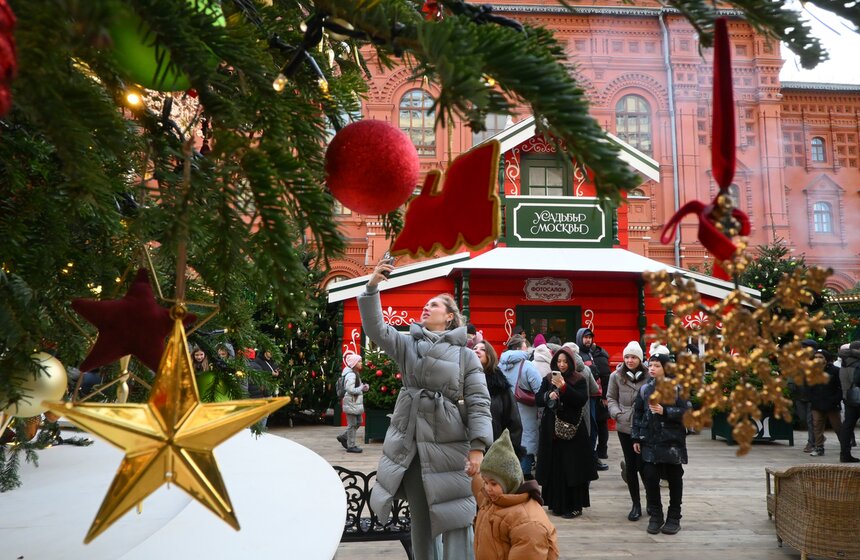 Две интерактивные зоны открылись на Манежной площади в рамках фестиваля "Усадьбы Москвы" 22 фото