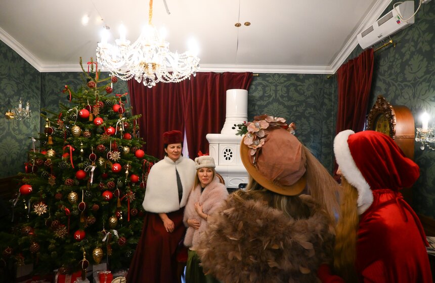 Две интерактивные зоны открылись на Манежной площади в рамках фестиваля "Усадьбы Москвы" 11 фото