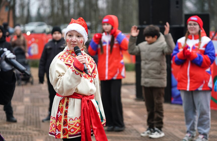 В Подмосковье выбрали и подготовили главную новогоднюю елку для Кремля 9 фото