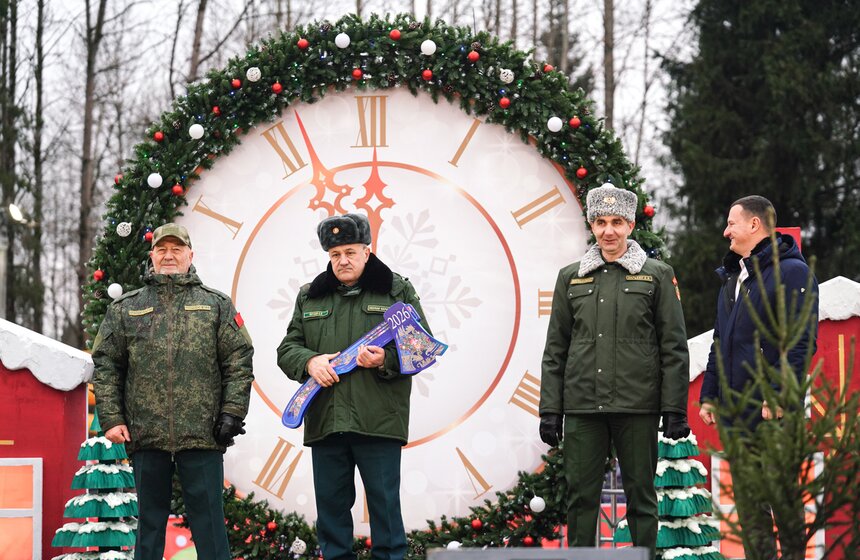 В Подмосковье выбрали и подготовили главную новогоднюю елку для Кремля 29 фото