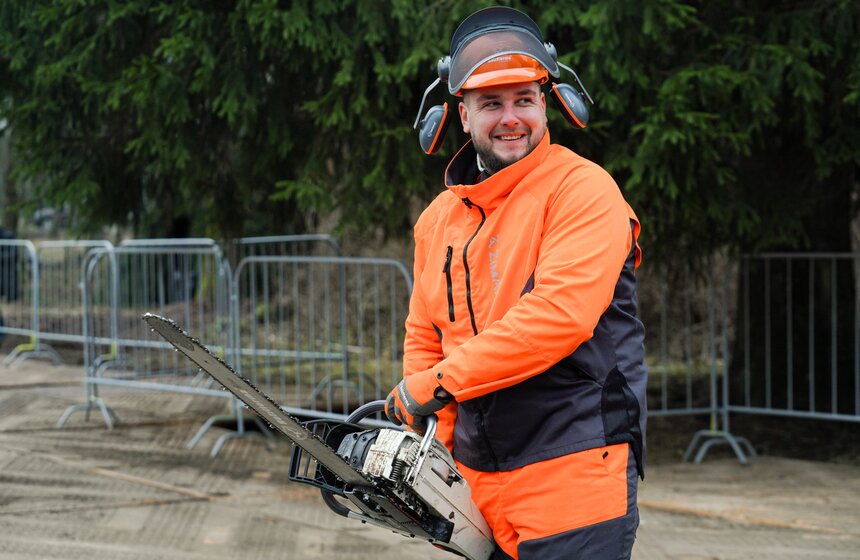 В Подмосковье выбрали и подготовили главную новогоднюю елку для Кремля 18 фото